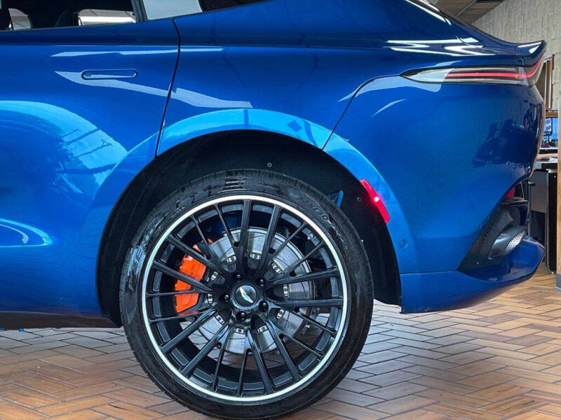 2022 Aston Martin DBX