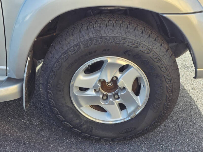 2004 Toyota Sequoia SR5