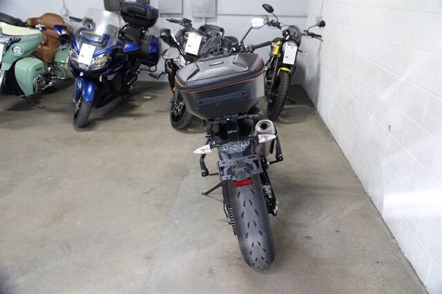 2023 KTM 890 Duke R