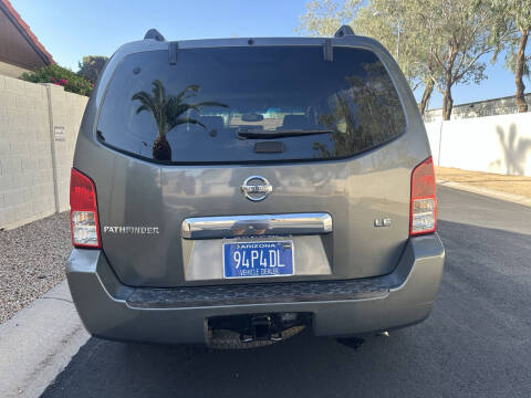 2005 Nissan Pathfinder LE