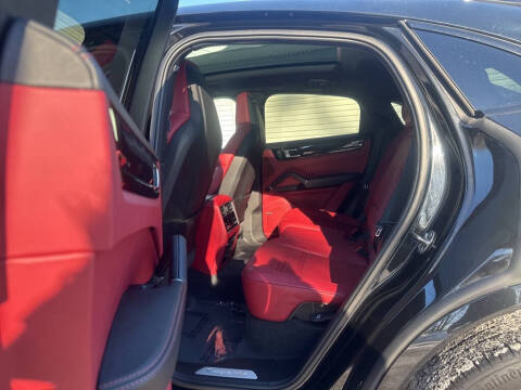 2023 Porsche Cayenne Coupe Platinum Edition