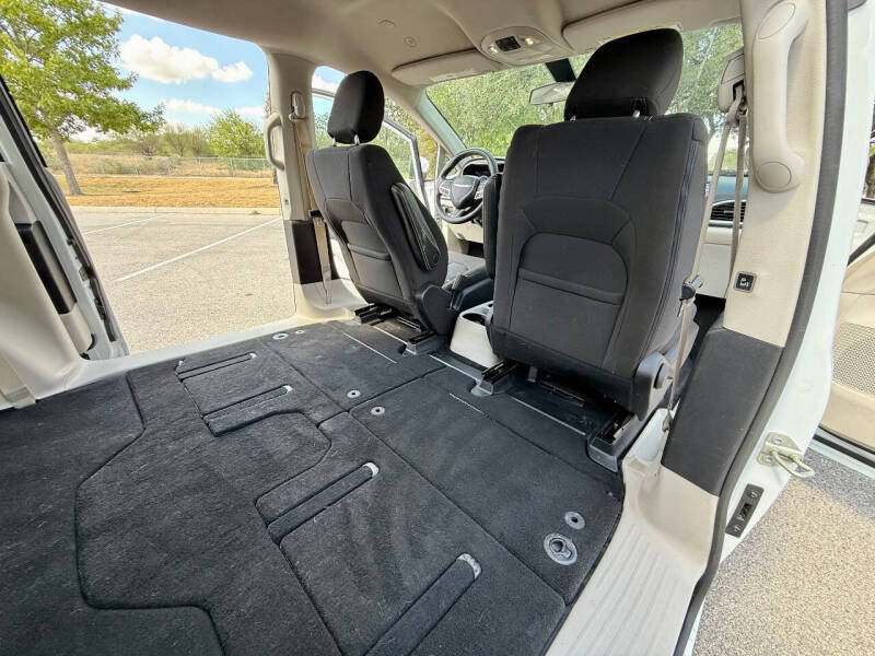 2022 Chrysler Voyager LX