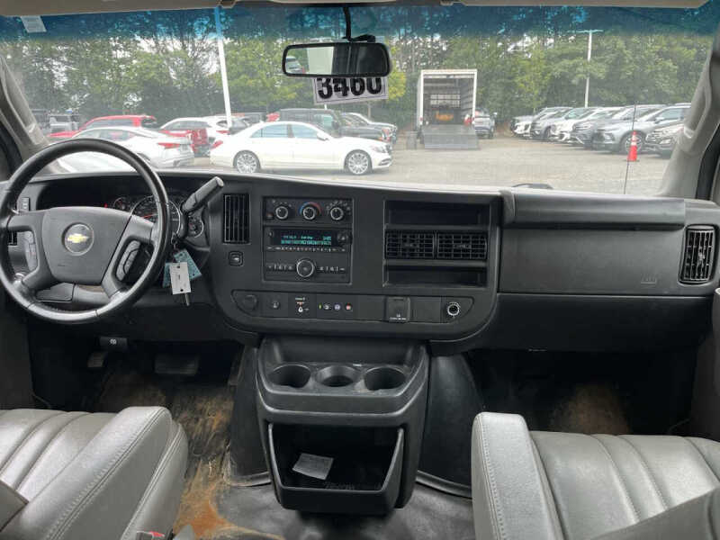 2022 Chevrolet Express 3500