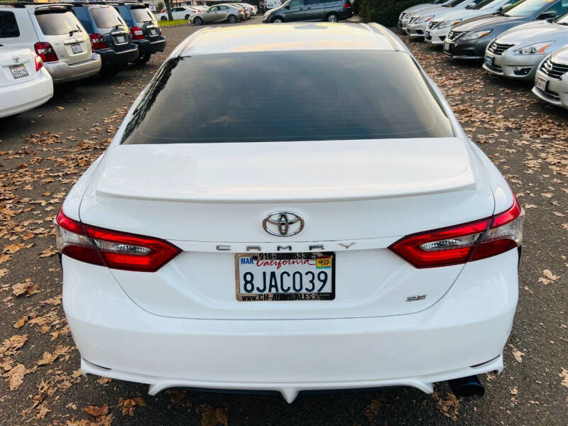 2018 Toyota Camry SE photo 8