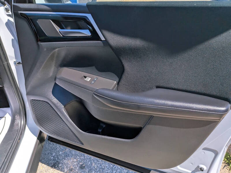 2022 Mitsubishi Outlander ES