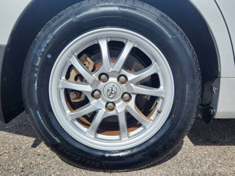 2014 Toyota Prius v Two