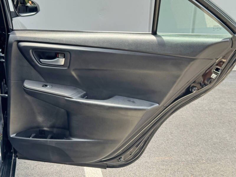 2017 Toyota Camry SE