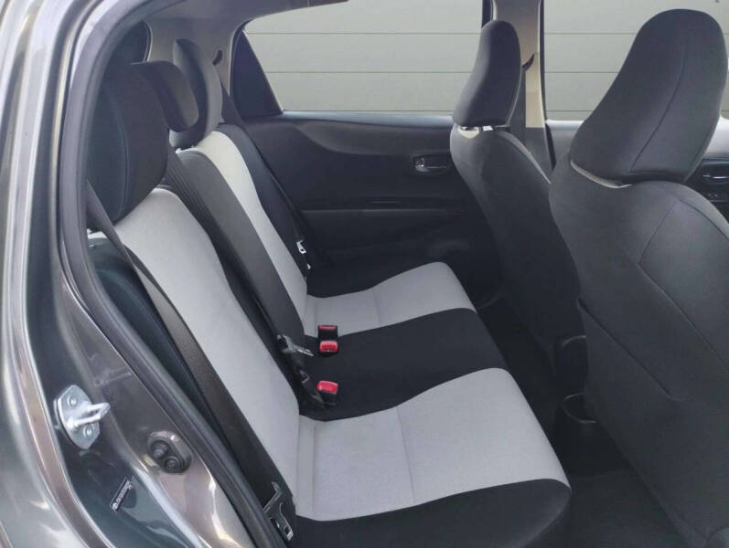 2014 Toyota Yaris 5-Door LE