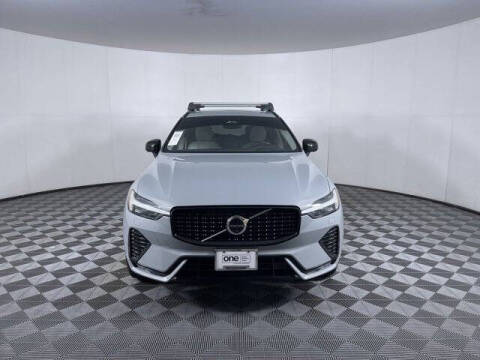 2025 Volvo XC60 B5 Ultra Dark Theme