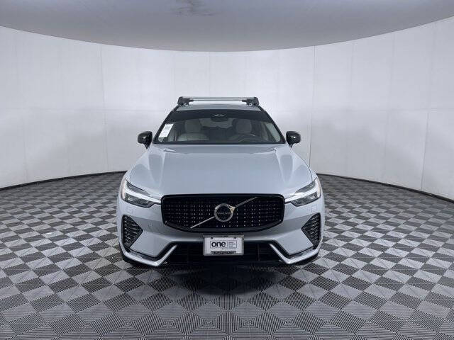 2025 Volvo XC60 B5 Ultra Dark Theme