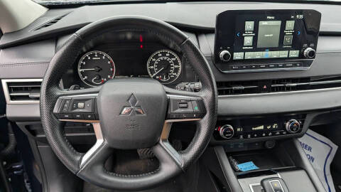 2024 Mitsubishi Outlander SE