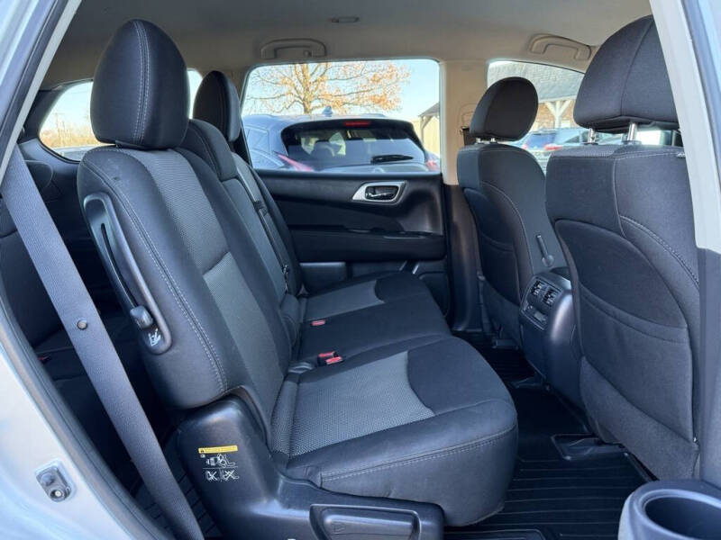 2017 Nissan Pathfinder SV