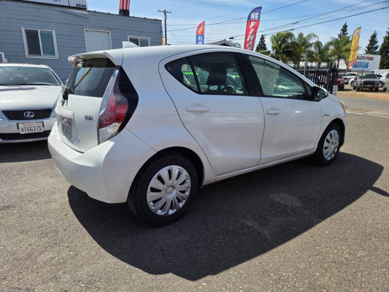 2016 Toyota Prius c Two