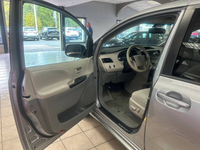 2014 Toyota Sienna LE 8-Passenger