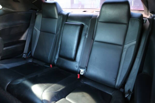 2016 Dodge Challenger SXT Plus