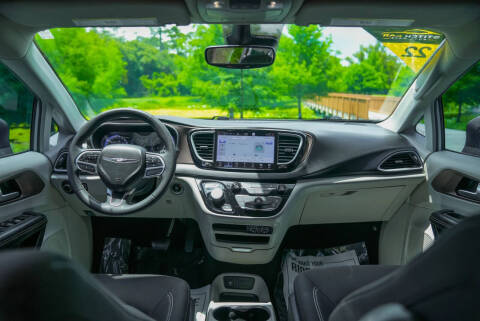2022 Chrysler Voyager LX