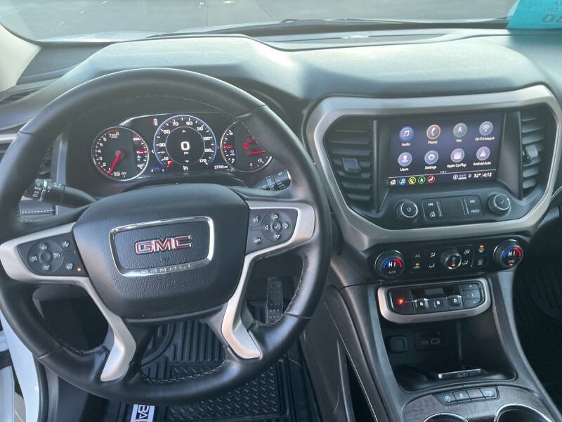 2023 GMC Acadia Denali