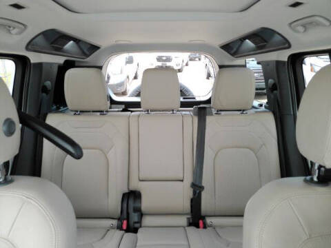2023 Land Rover Defender 110 SE