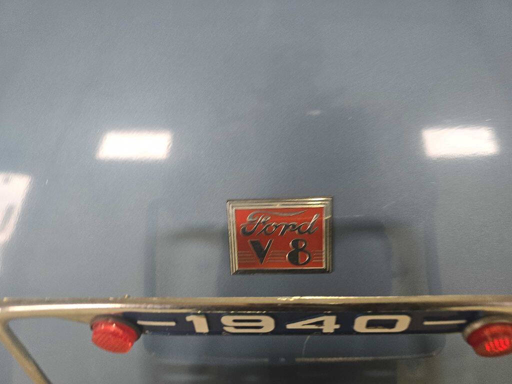 1940 Ford DELUXE V8 12