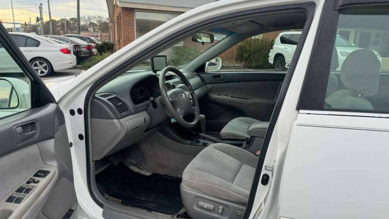 2004 Toyota Camry LE