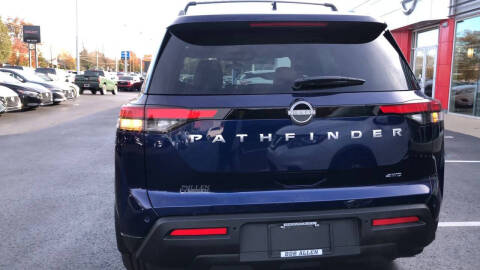2025 Nissan Pathfinder SV