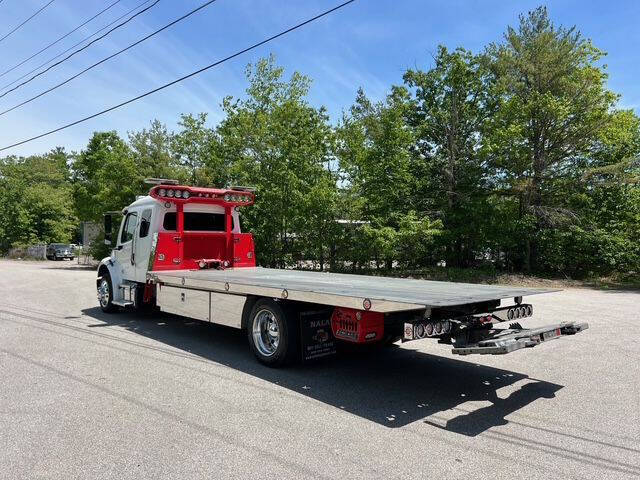 2023 Freightliner M2 106