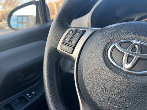 2017 Toyota Yaris 5-Door LE