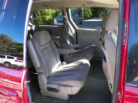 2005 Chrysler Town and Country LX
