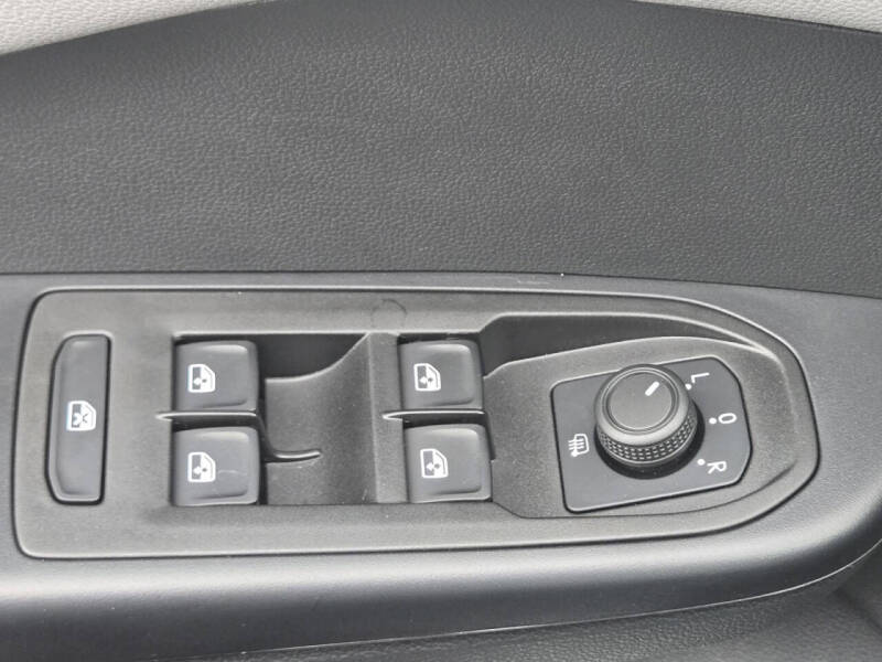 2024 Volkswagen Taos SE 4Motion