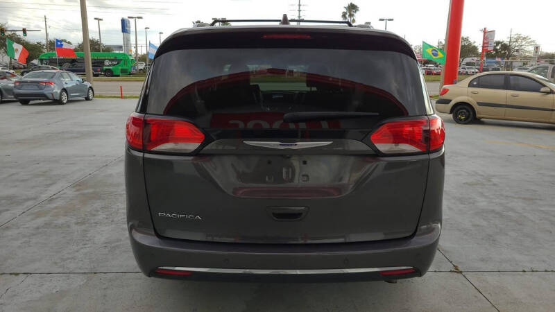 2020 Chrysler Pacifica Touring L