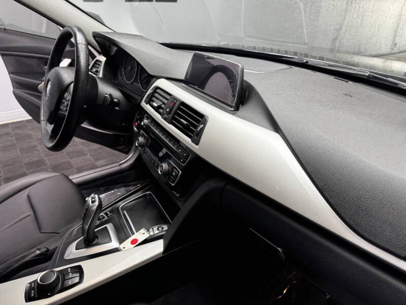 2018 BMW 3 Series 320i