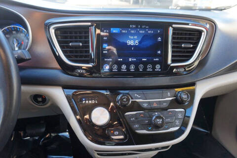 2017 Chrysler Pacifica Touring-L Plus