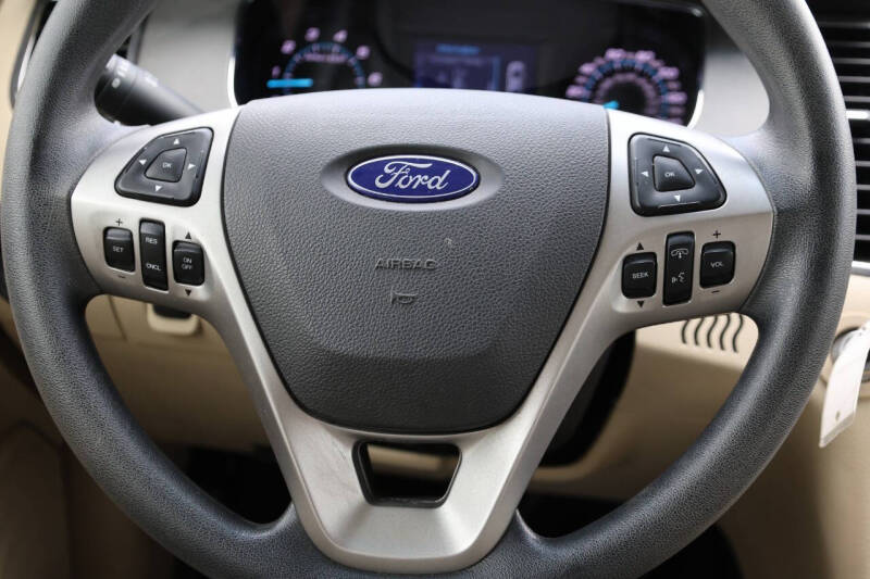 2017 Ford Taurus SE