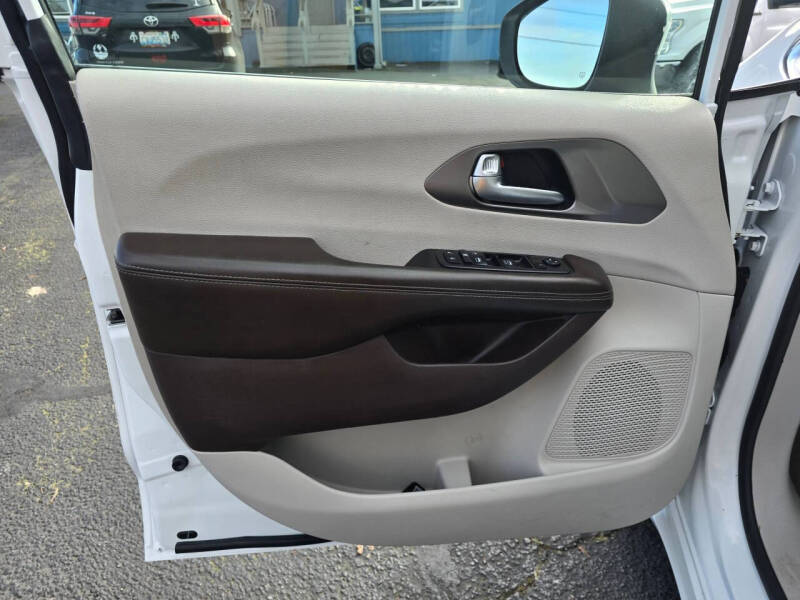 2021 Chrysler Voyager LXi