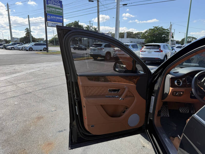 2020 Bentley Bentayga Hybrid