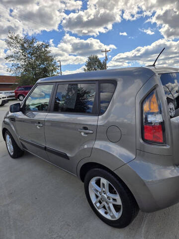 2011 Kia Soul +