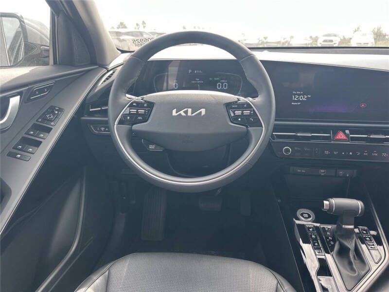 2025 Kia Niro SX
