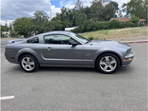 2006 Ford Mustang GT Deluxe
