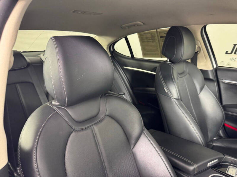 2023 Genesis G70