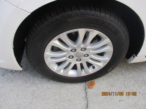 2014 Toyota Sienna XLE 8-Passenger