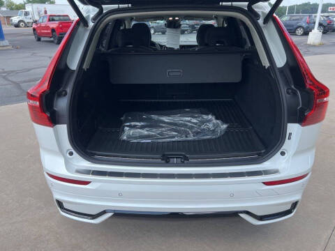 2025 Volvo XC60 T8 Plus Dark Theme