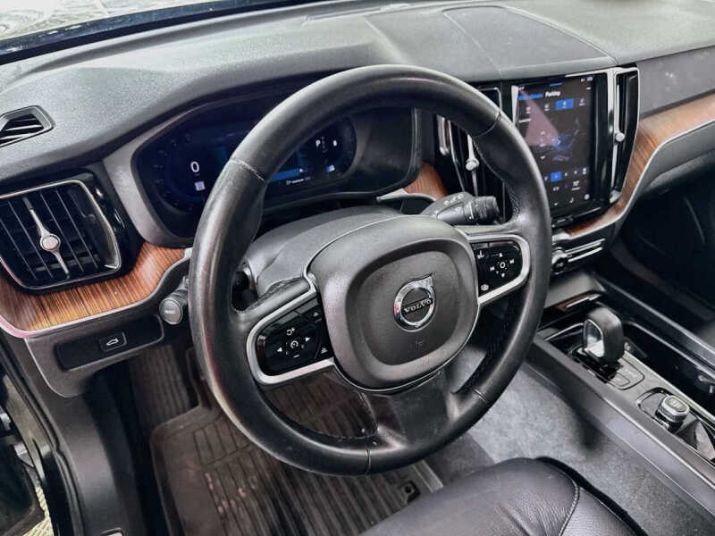 2024 Volvo XC60 B5 Plus Dark Theme