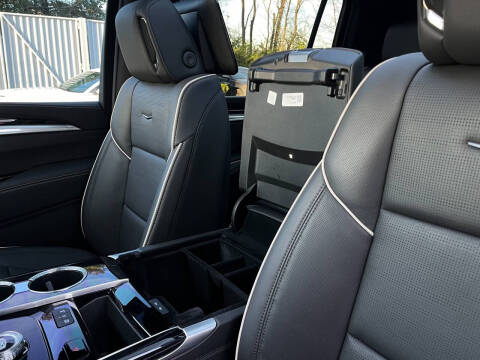 2025 Cadillac Escalade ESV Sport