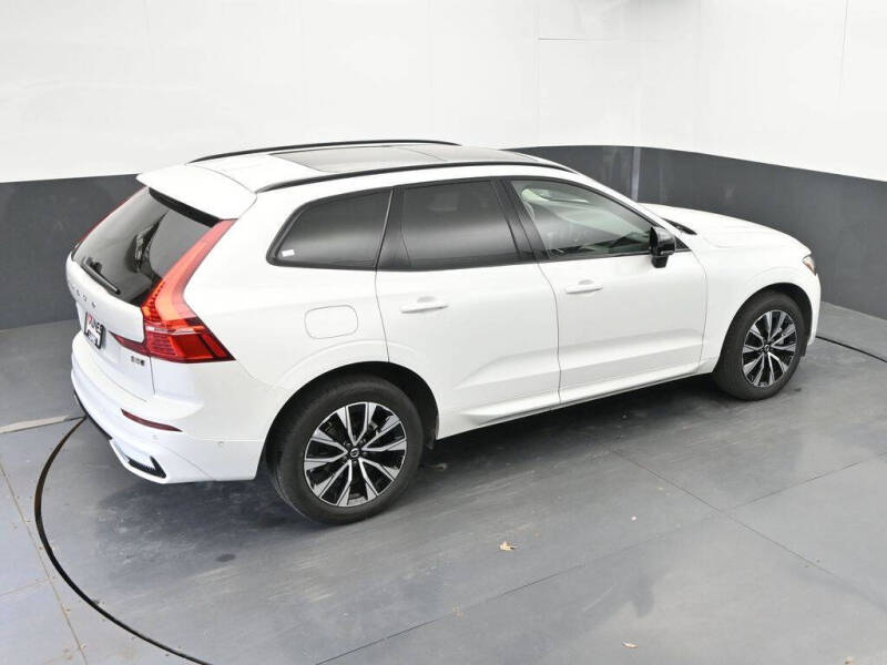 2025 Volvo XC60 B5 Plus Dark Theme