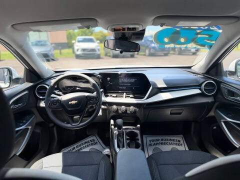 2025 Chevrolet Trax LS