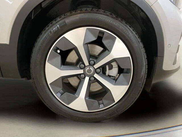 2025 Volvo XC40 B5 Plus Bright Theme