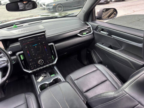 2024 GMC Acadia Elevation