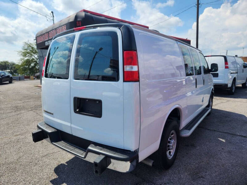 2022 Chevrolet Express 2500