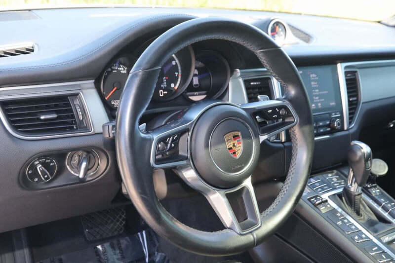 2017 Porsche Macan
