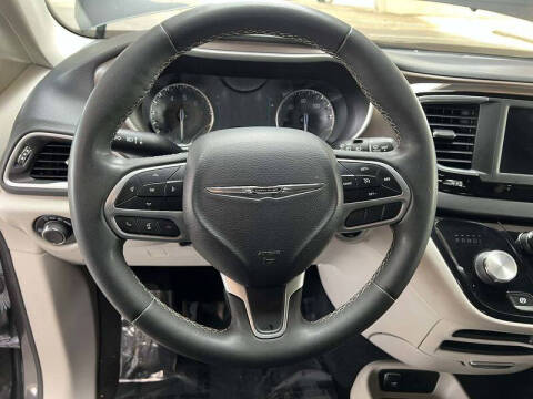 2022 Chrysler Voyager LX